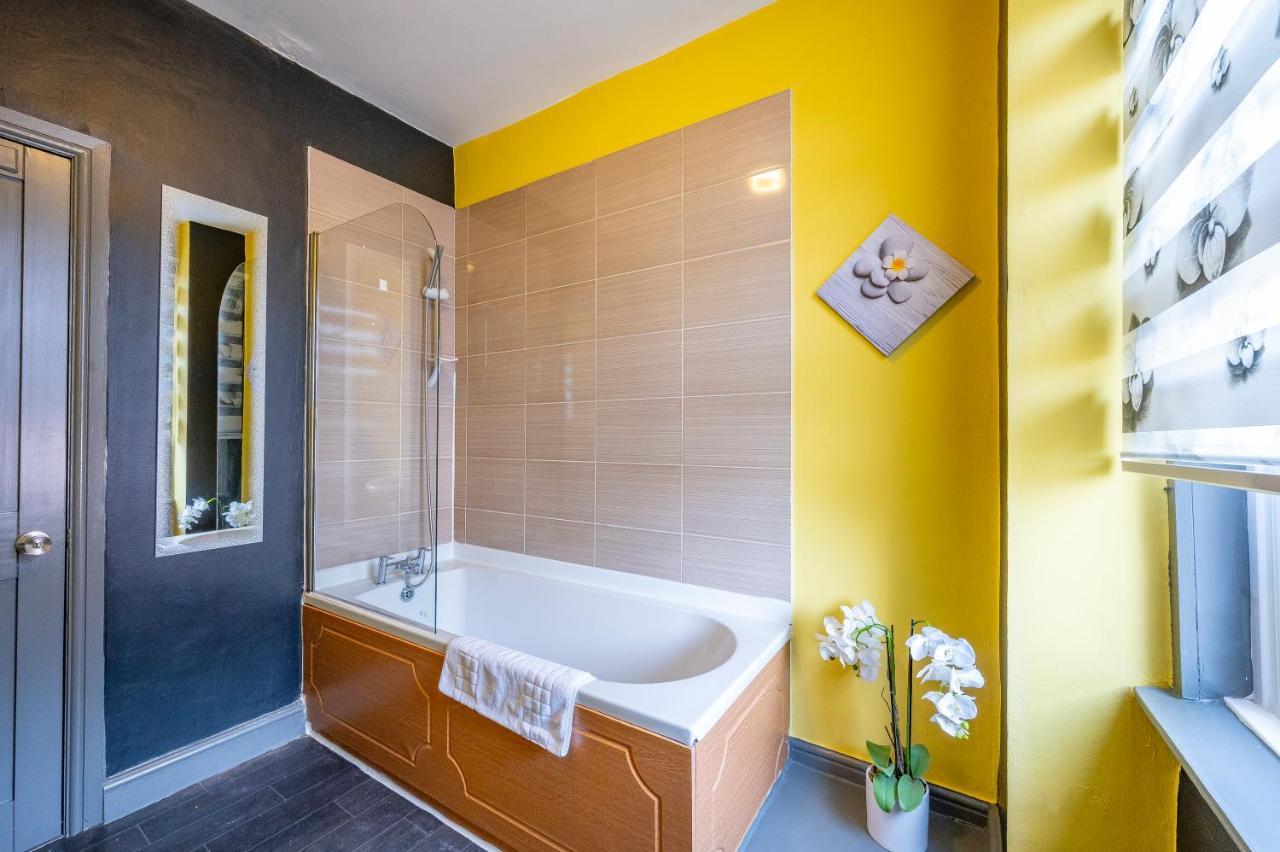 *1Es* For Your Most Relaxed & Cosy Stay + Free Parking + Free Fast Wifi * リーズ エクステリア 写真